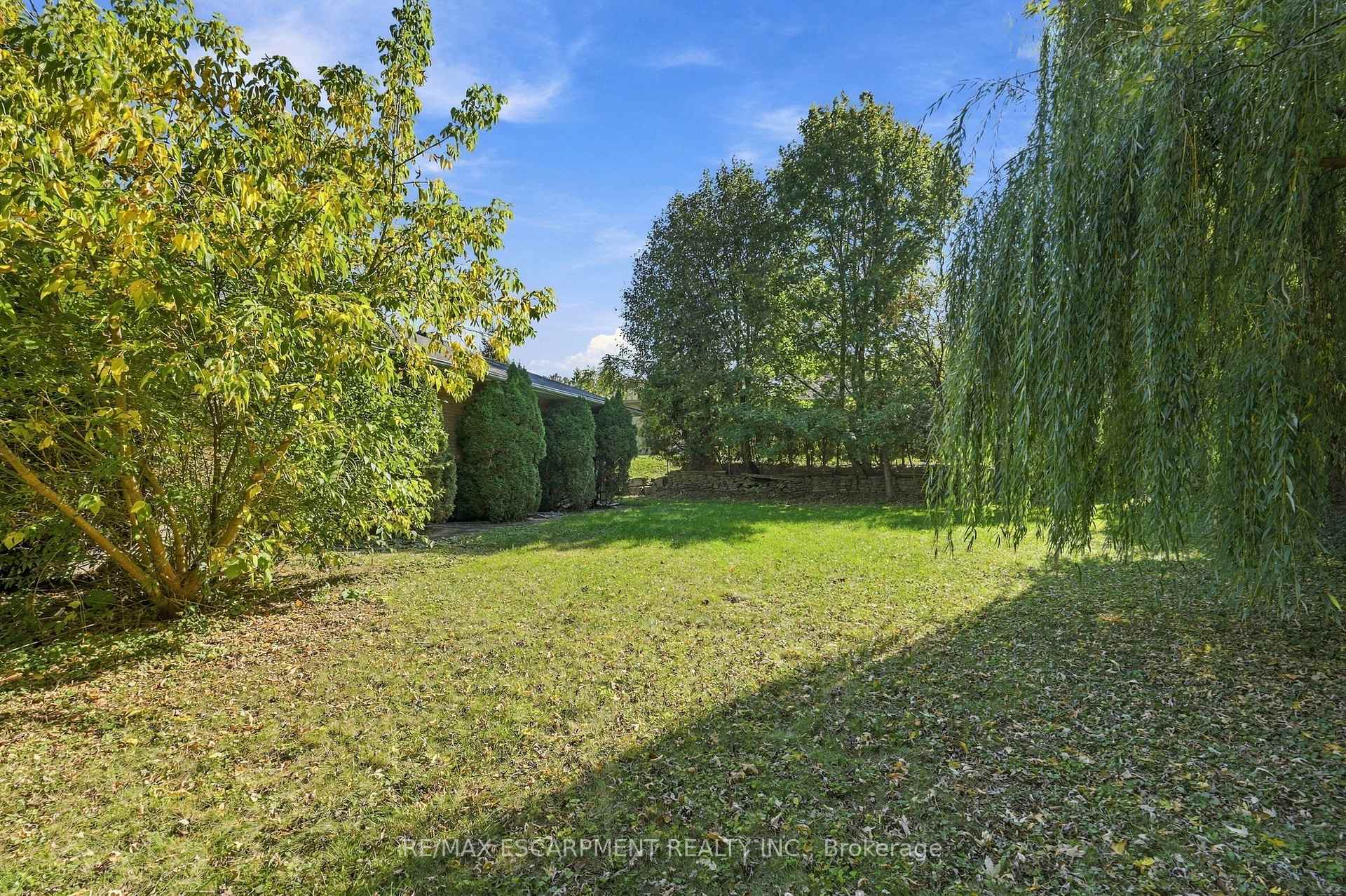 Photo 10 of 904 Montgomery Drive, Hamilton, Ancaster — HOMEH