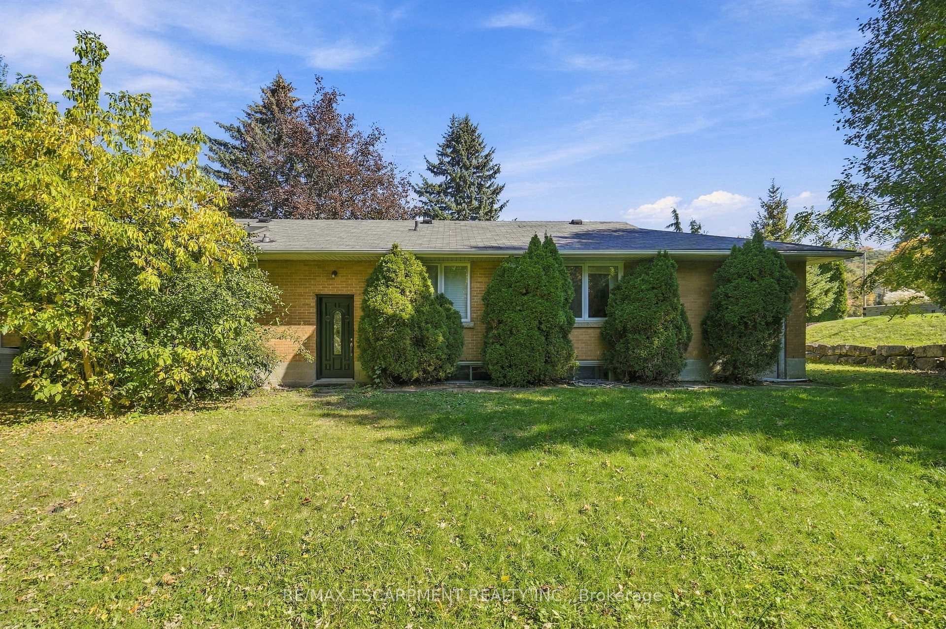 Photo 11 of 904 Montgomery Drive, Hamilton, Ancaster — HOMEH