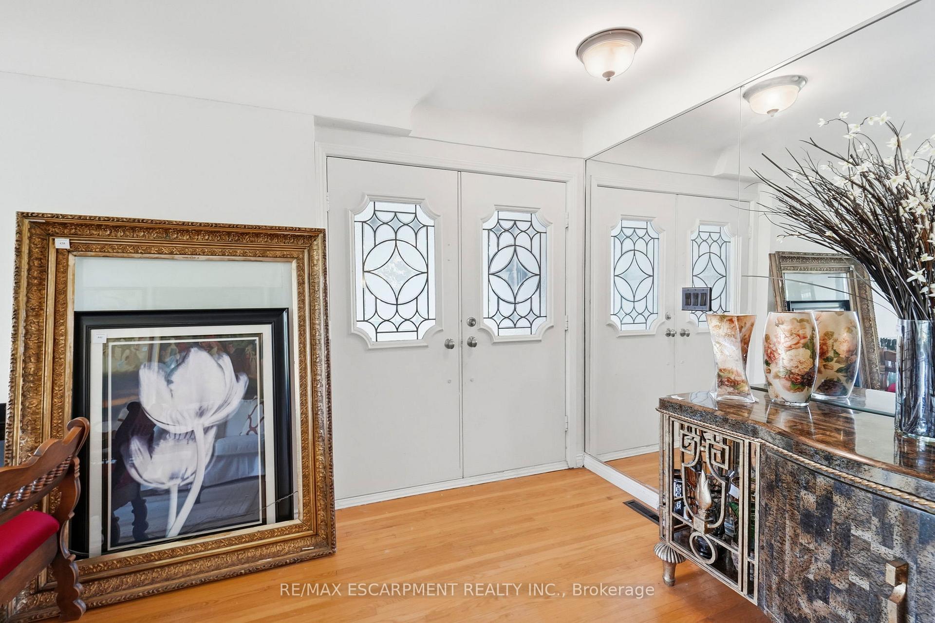 Photo 12 of 904 Montgomery Drive, Hamilton, Ancaster — HOMEH