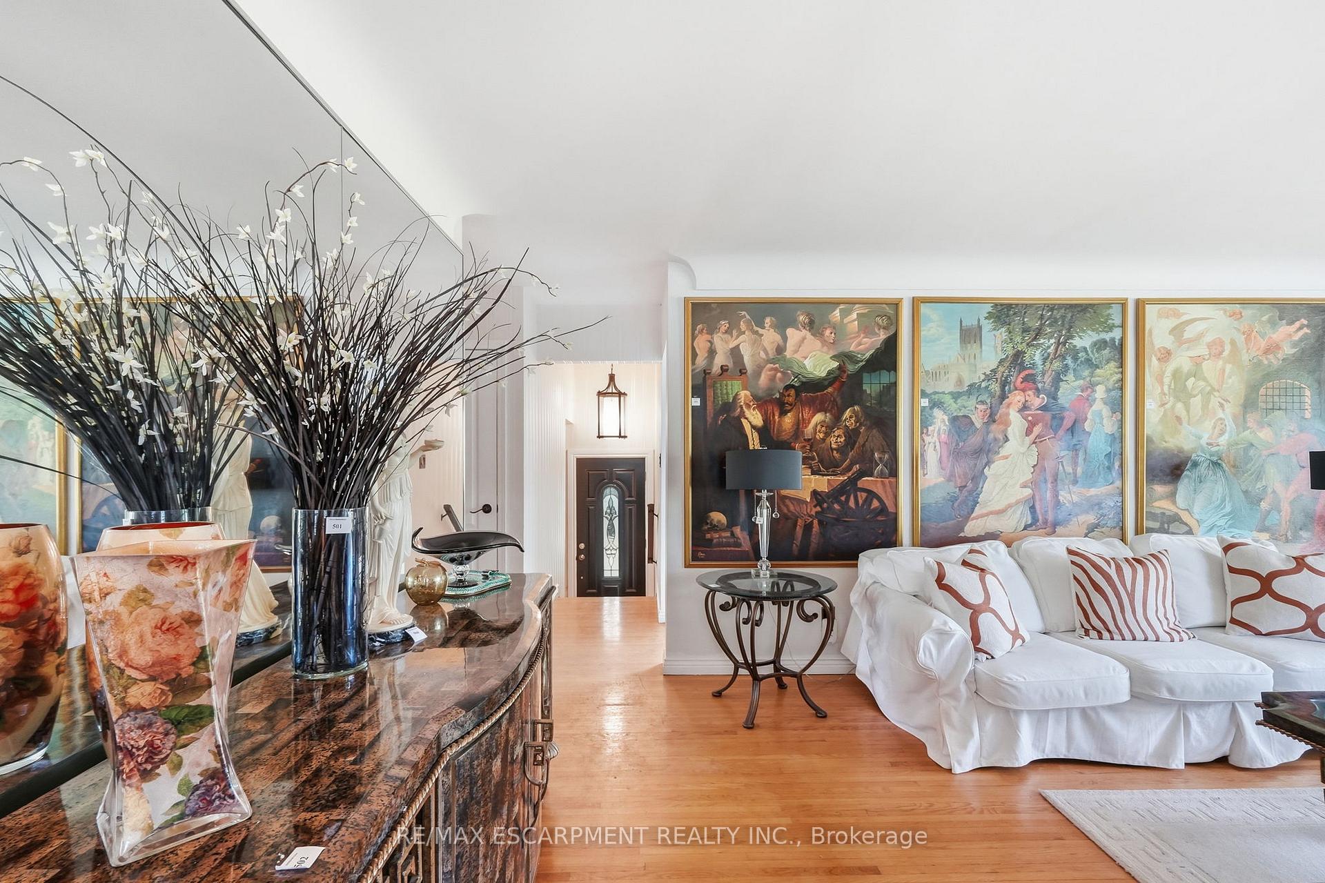 Photo 13 of 904 Montgomery Drive, Hamilton, Ancaster — HOMEH