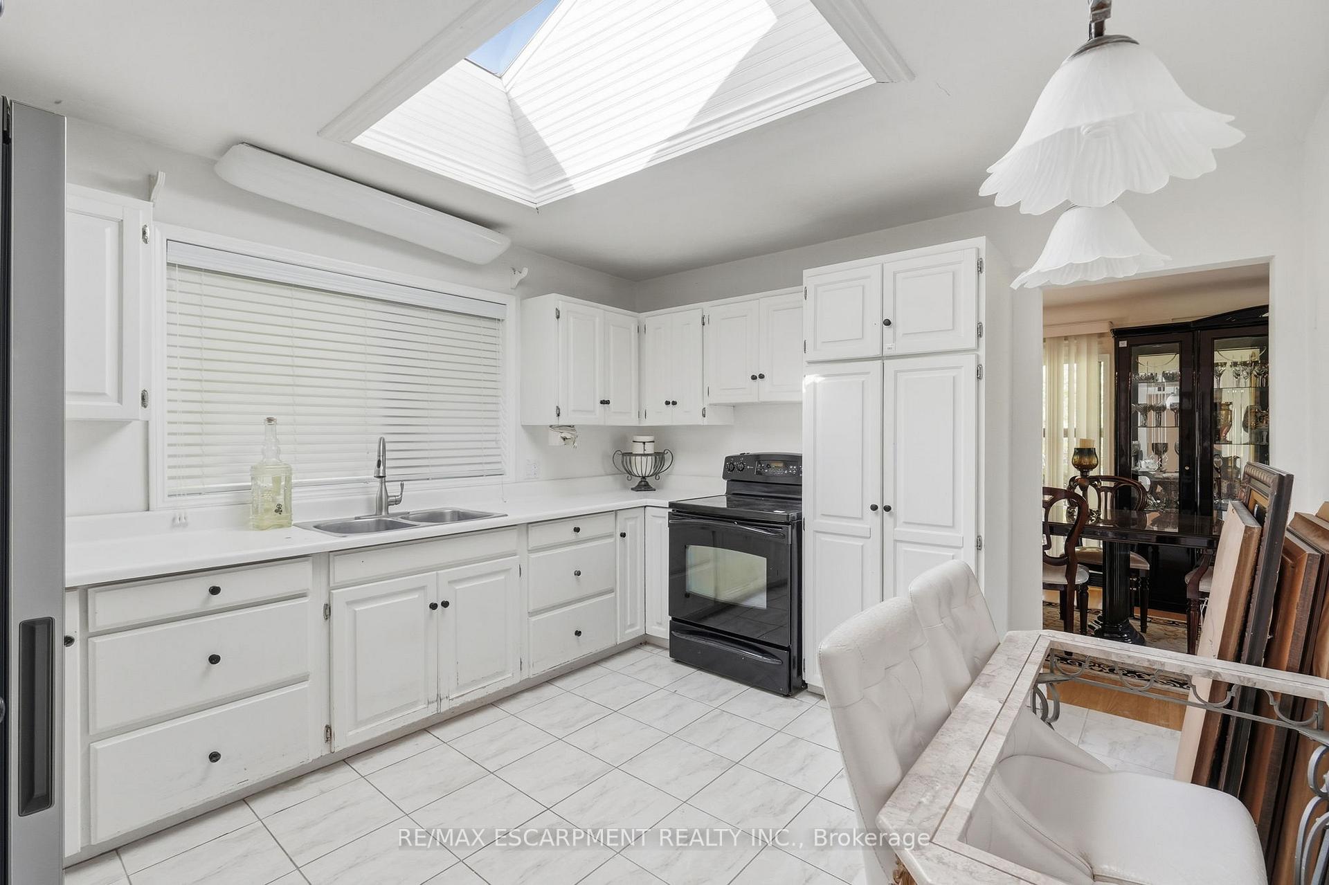 Photo 19 of 904 Montgomery Drive, Hamilton, Ancaster — HOMEH