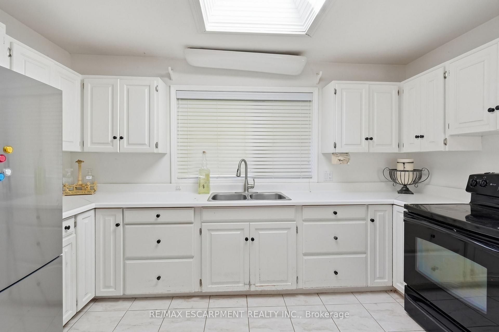 Photo 21 of 904 Montgomery Drive, Hamilton, Ancaster — HOMEH