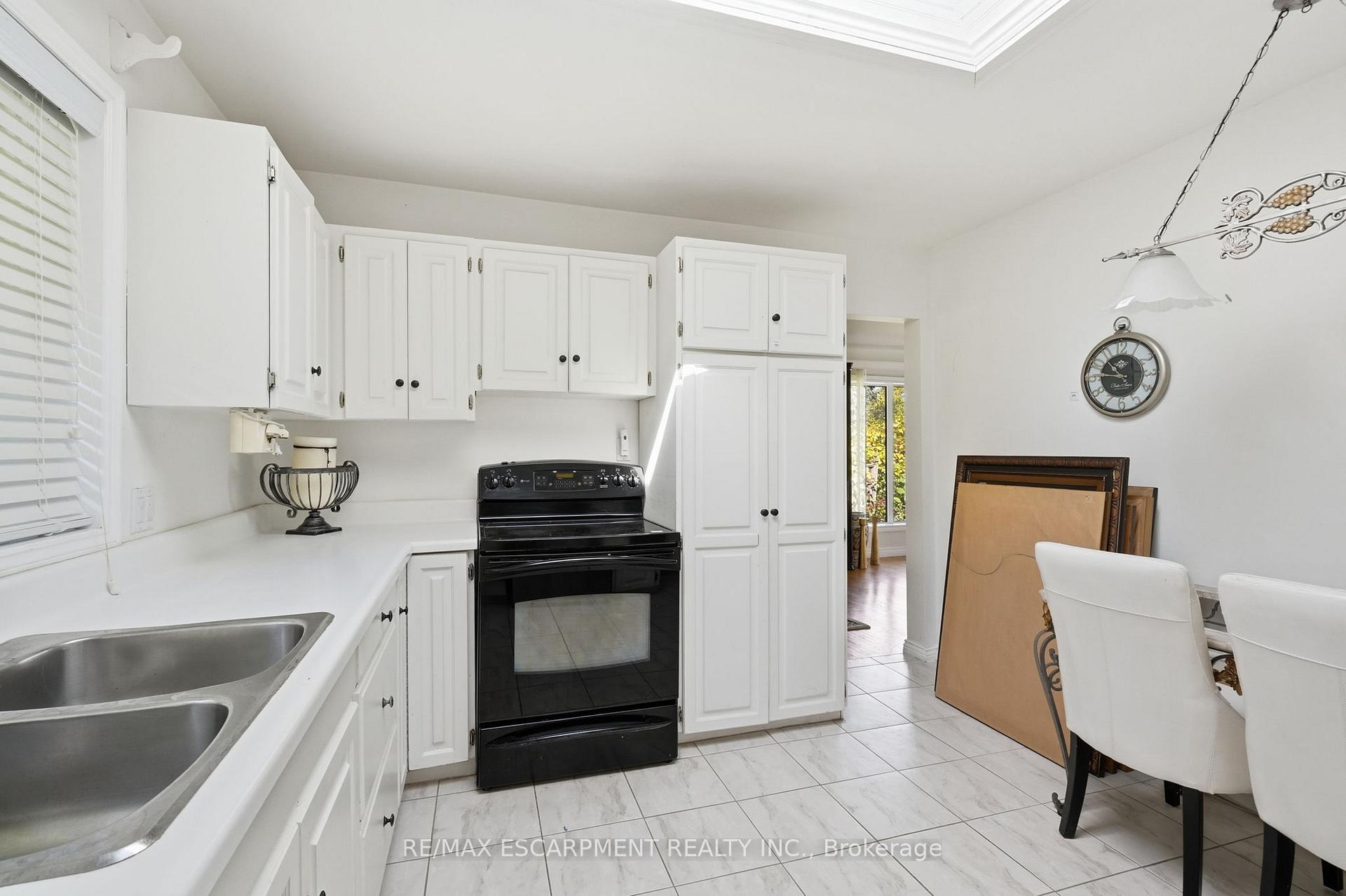 Photo 22 of 904 Montgomery Drive, Hamilton, Ancaster — HOMEH