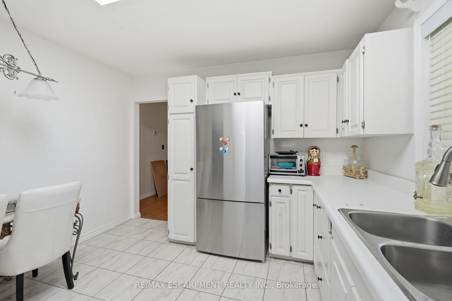 Photo 23 of 904 Montgomery Drive, Hamilton, Ancaster — HOMEH