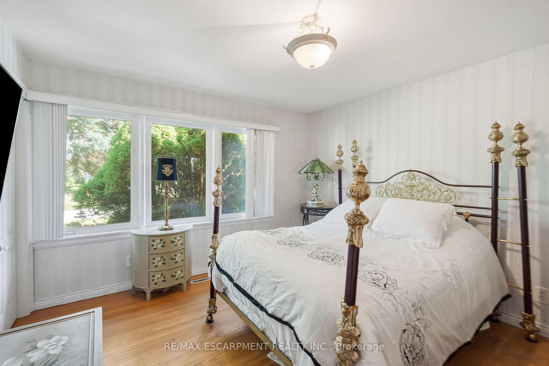 Photo 26 of 904 Montgomery Drive, Hamilton, Ancaster — HOMEH