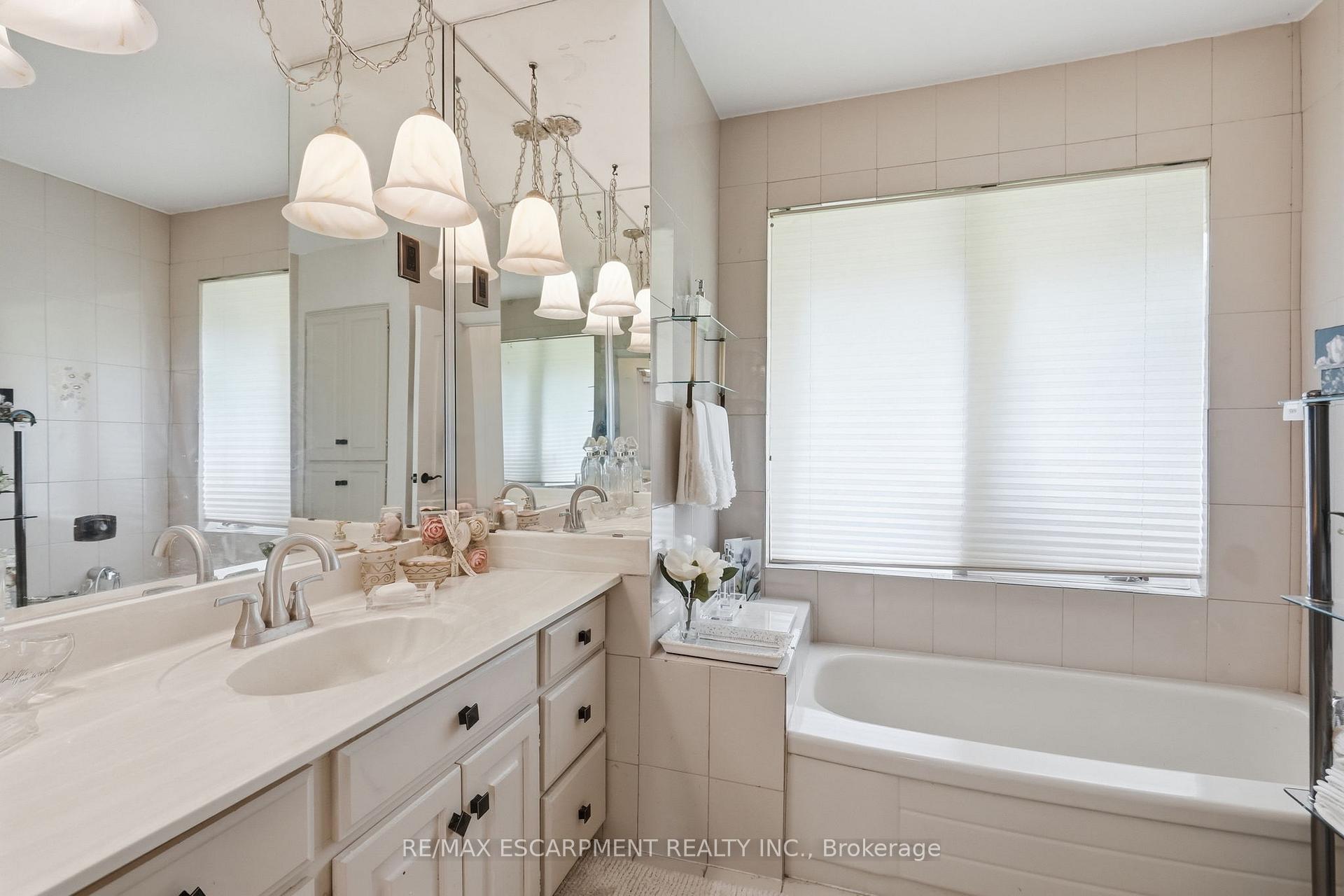 Photo 31 of 904 Montgomery Drive, Hamilton, Ancaster — HOMEH