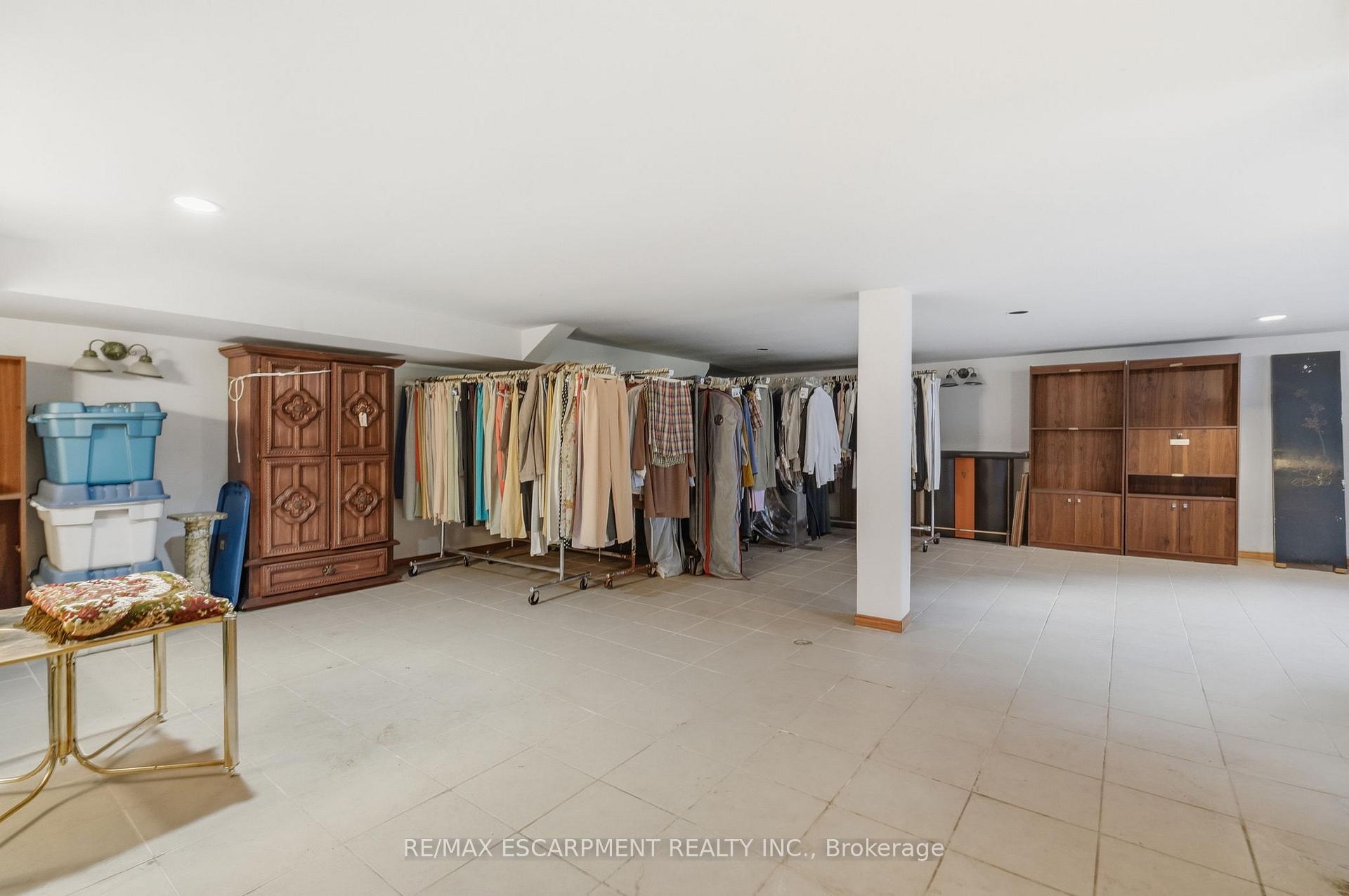 Photo 32 of 904 Montgomery Drive, Hamilton, Ancaster — HOMEH