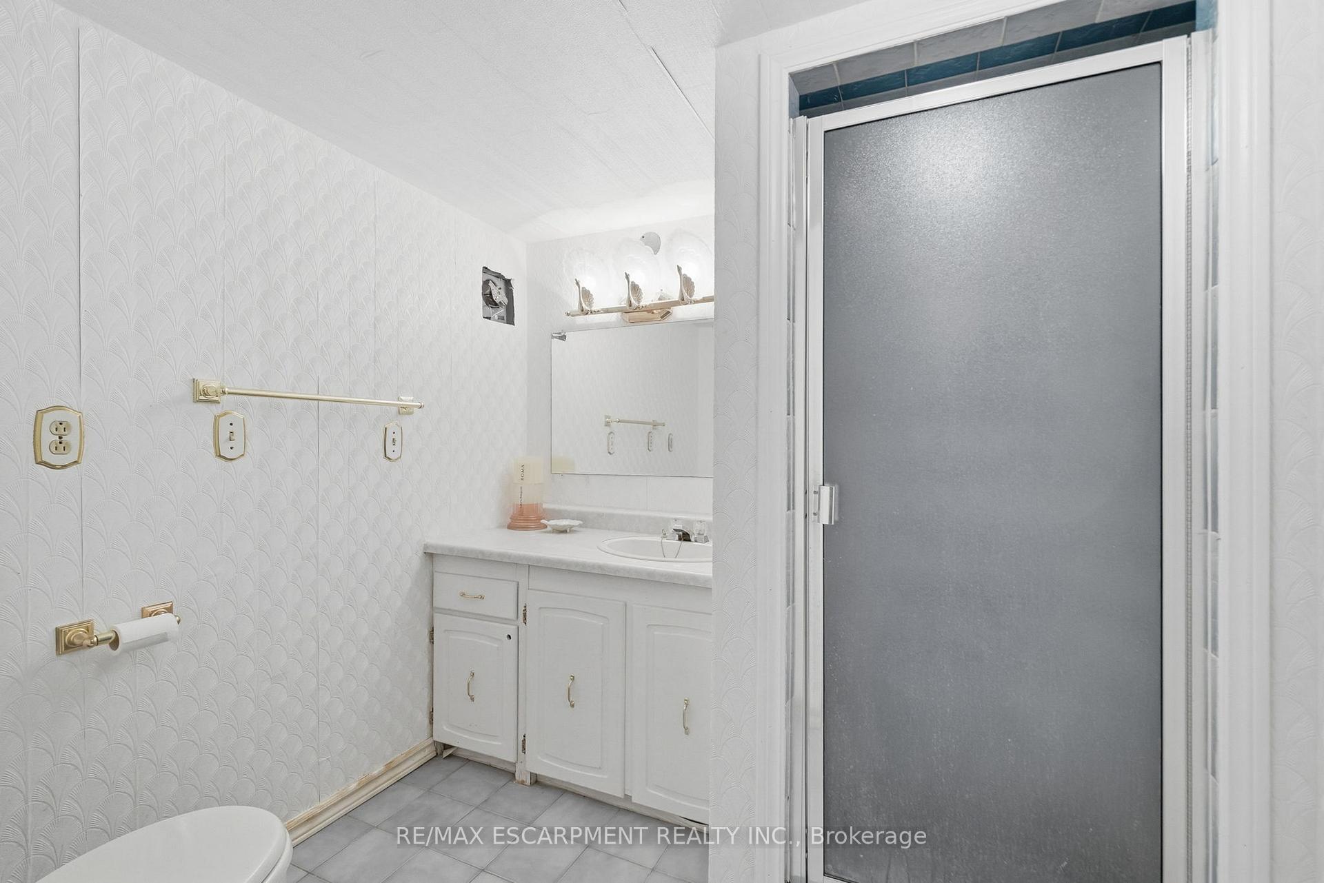 Photo 35 of 904 Montgomery Drive, Hamilton, Ancaster — HOMEH