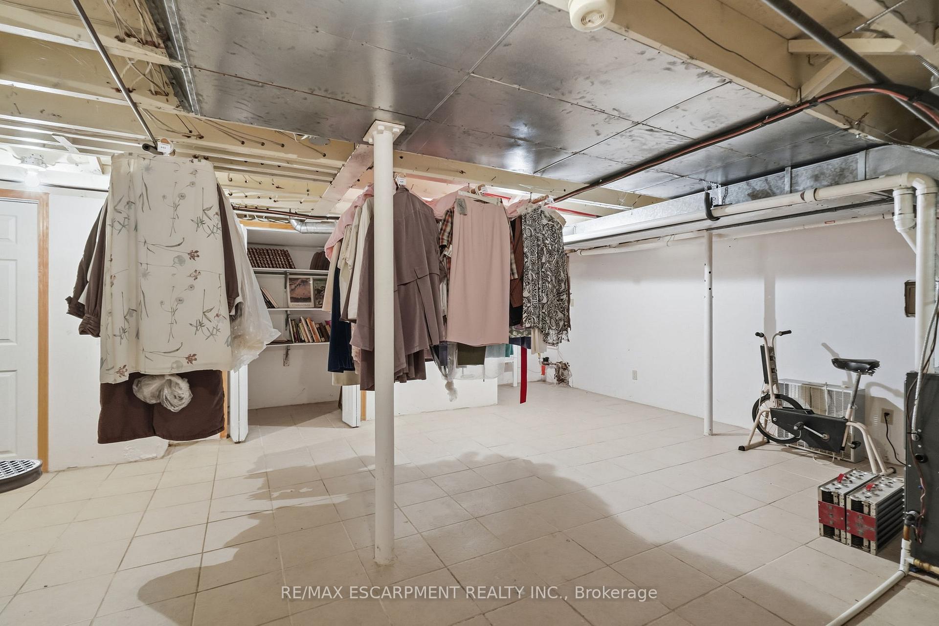 Photo 36 of 904 Montgomery Drive, Hamilton, Ancaster — HOMEH