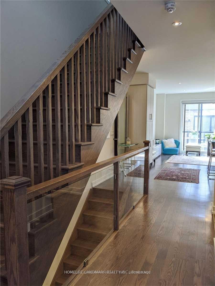 Photo 2 of 10 Glenngarry Crescent, Vaughan, Rural Vaughan — HOMEH