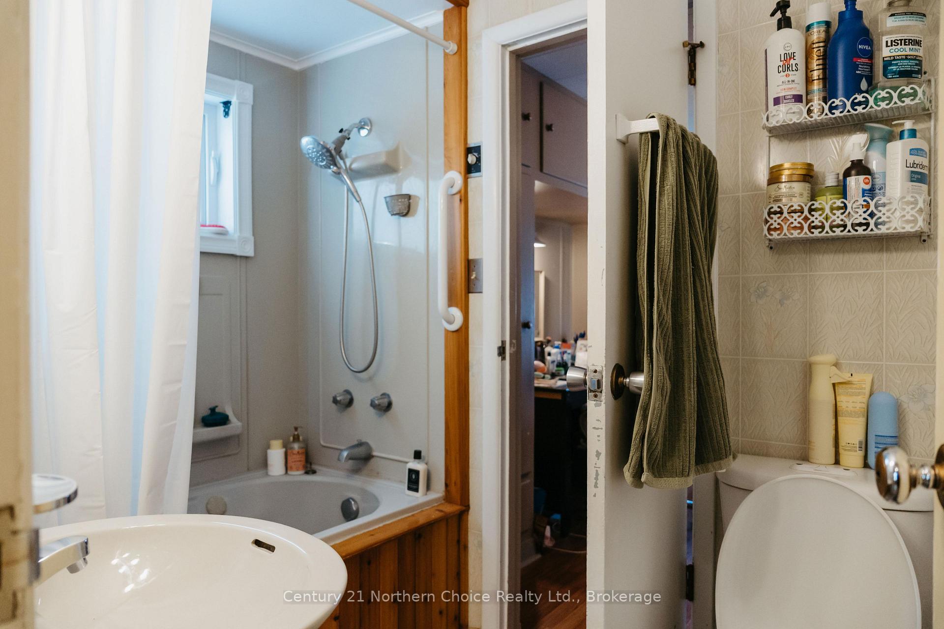Photo 25 of 100 Regina Avenue, Kenora, Ride Out — HOMEH