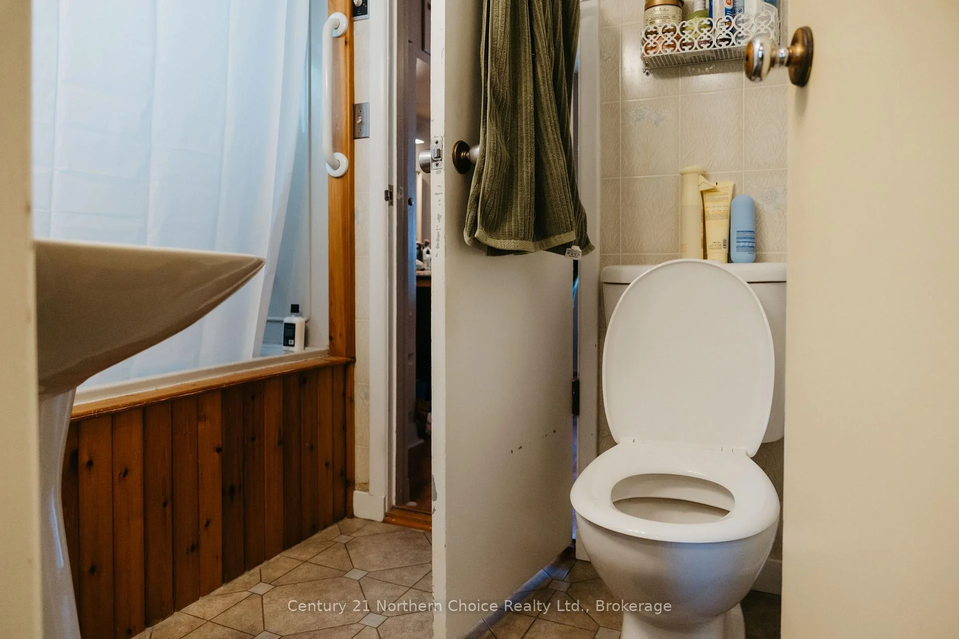 Photo 21 of 100 Regina Avenue, Kenora, Ride Out — HOMEH
