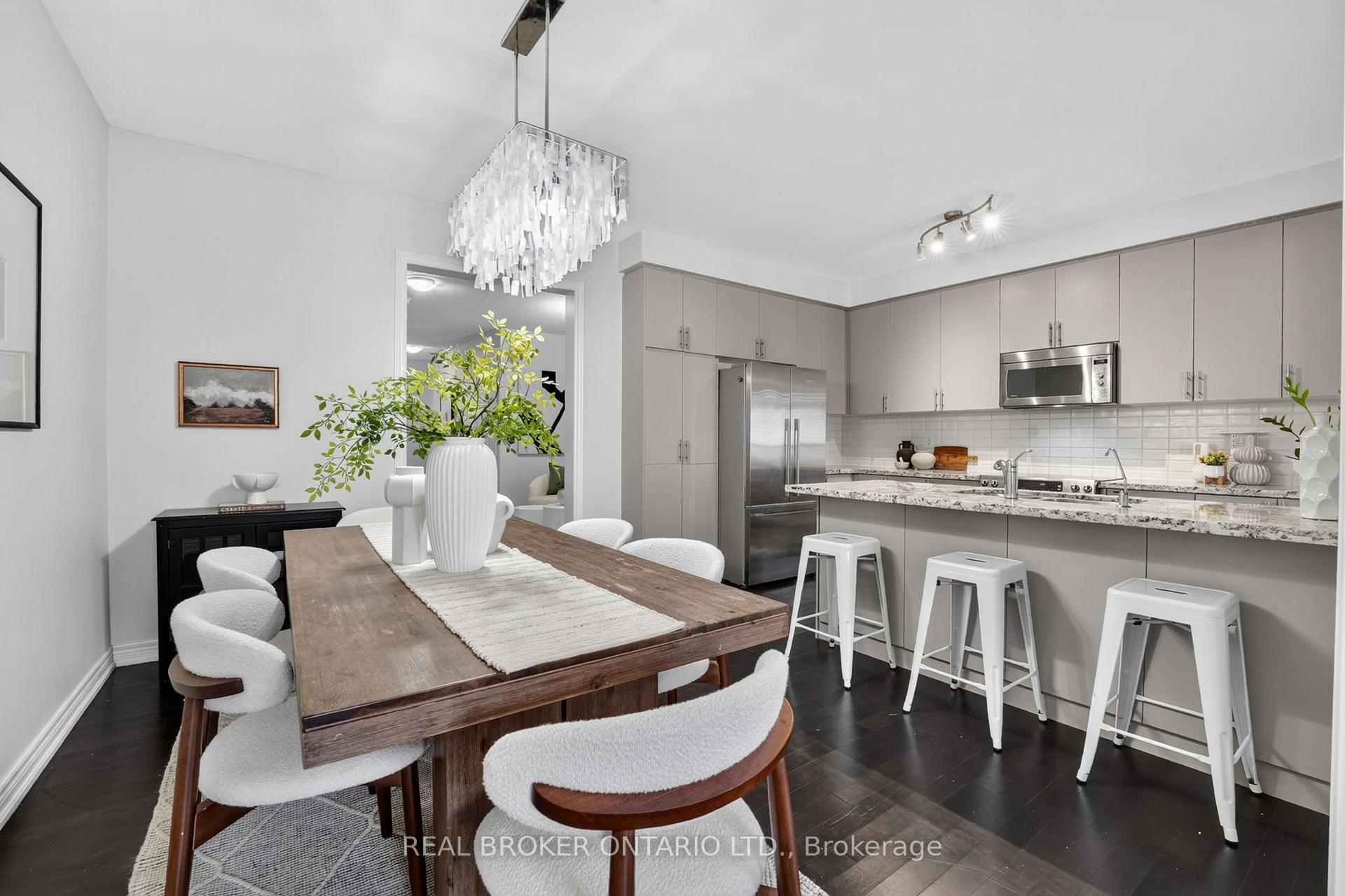 Photo 3 of 3231 Stoney Crescent, Mississauga, Churchill Meadows — HOMEH
