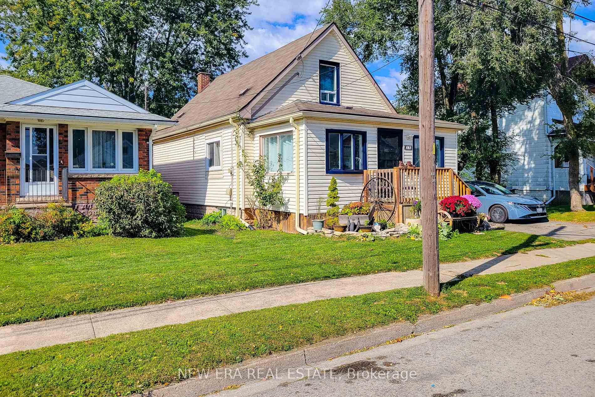 Photo 3 of 38 Clifford Avenue, Welland, Broadway — HOMEH