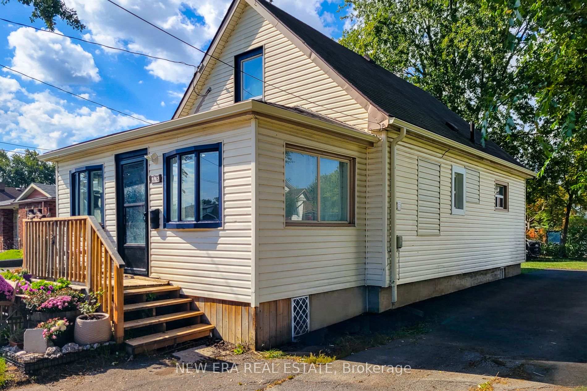 Photo 4 of 38 Clifford Avenue, Welland, Broadway — HOMEH