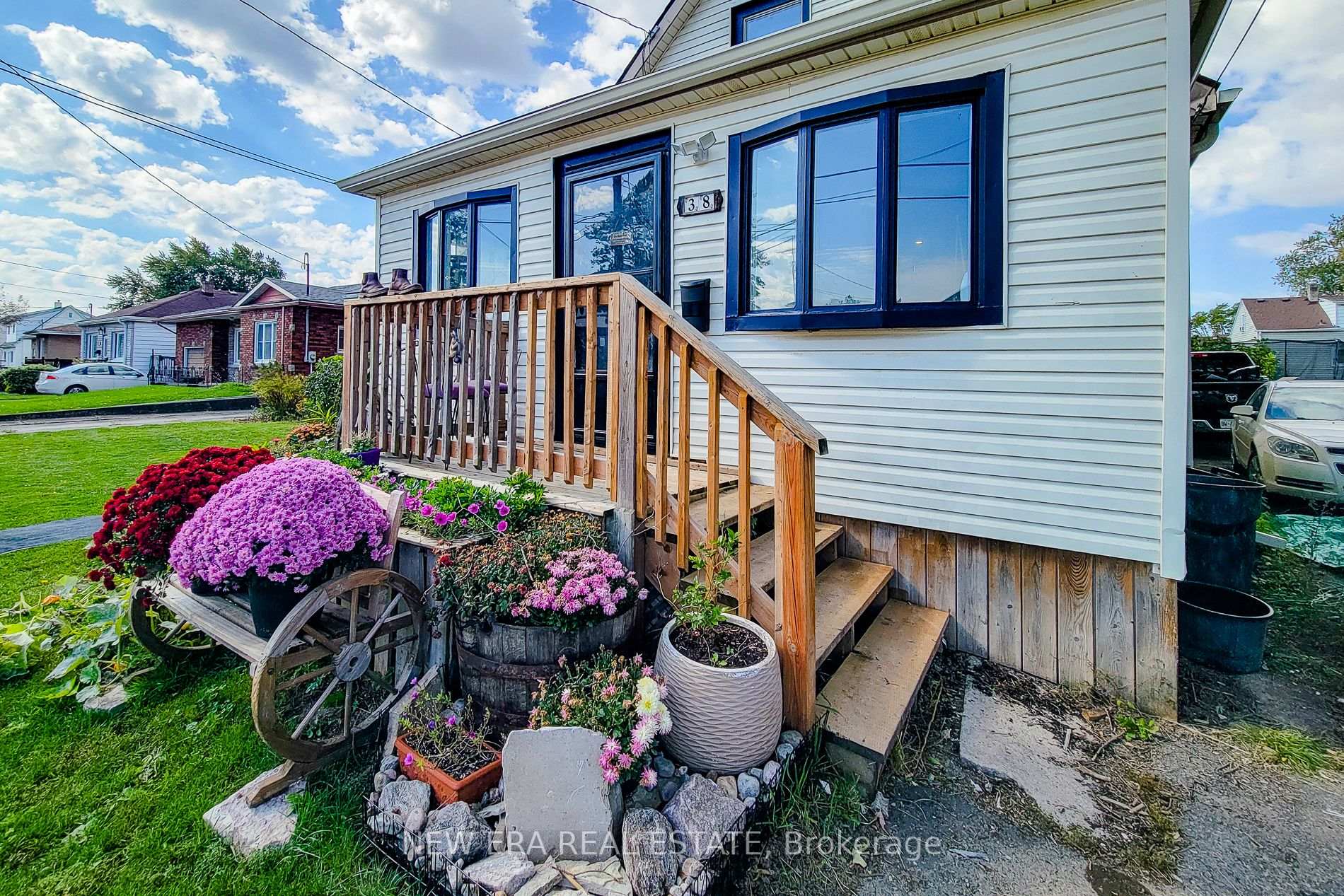Photo 5 of 38 Clifford Avenue, Welland, Broadway — HOMEH