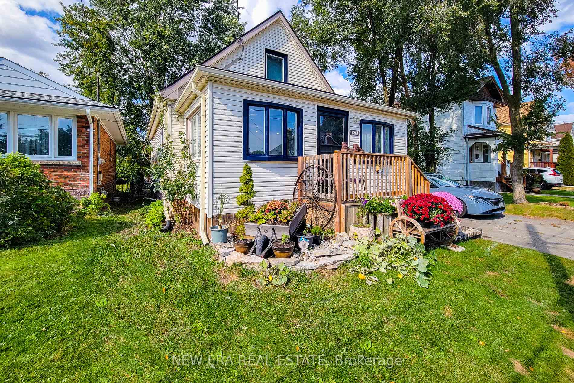 Photo 6 of 38 Clifford Avenue, Welland, Broadway — HOMEH