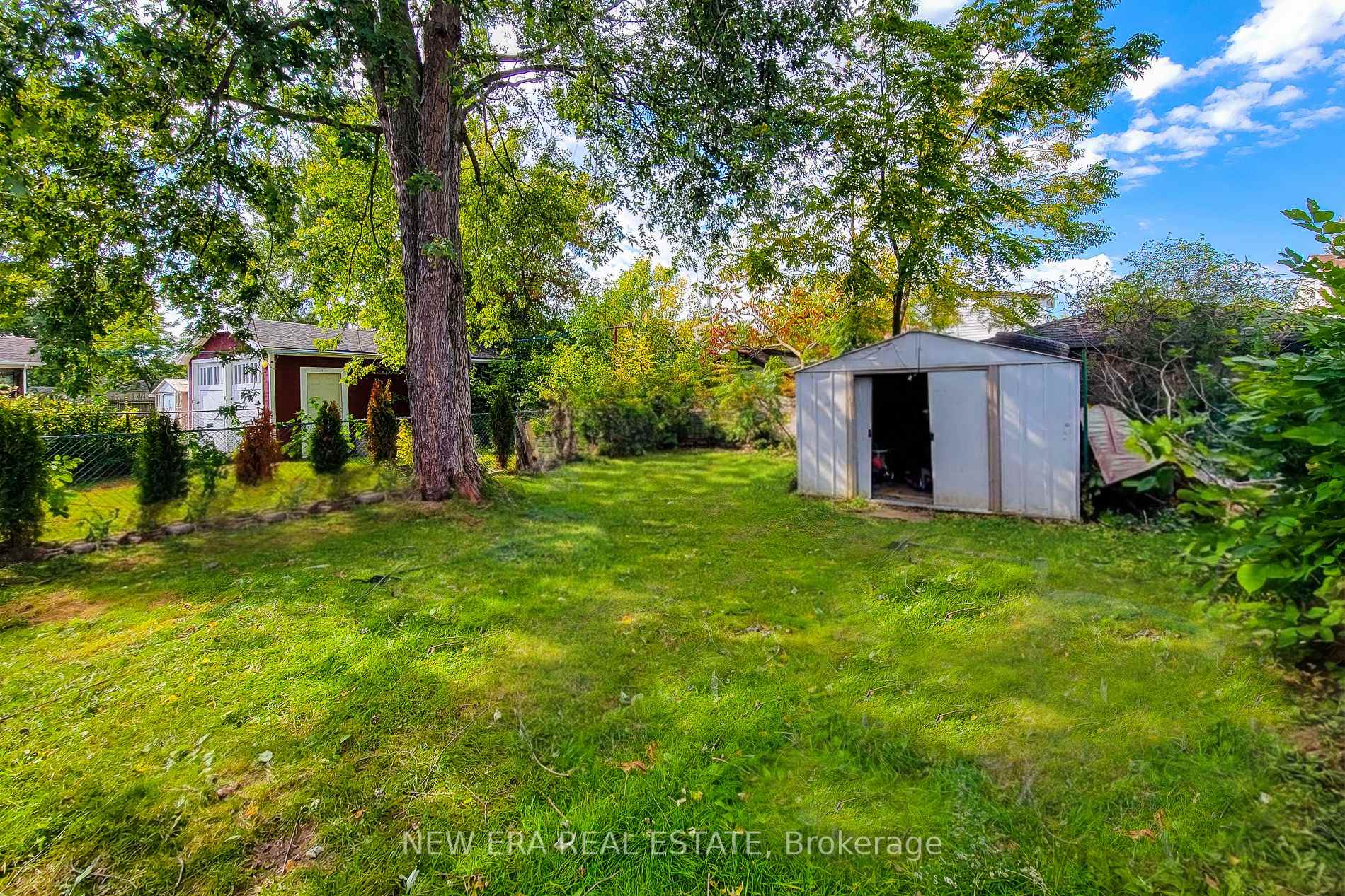 Photo 10 of 38 Clifford Avenue, Welland, Broadway — HOMEH