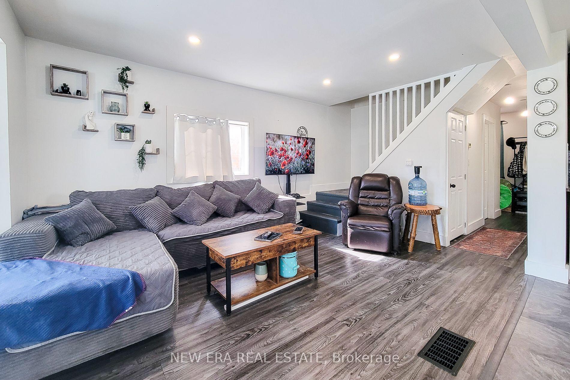 Photo 15 of 38 Clifford Avenue, Welland, Broadway — HOMEH