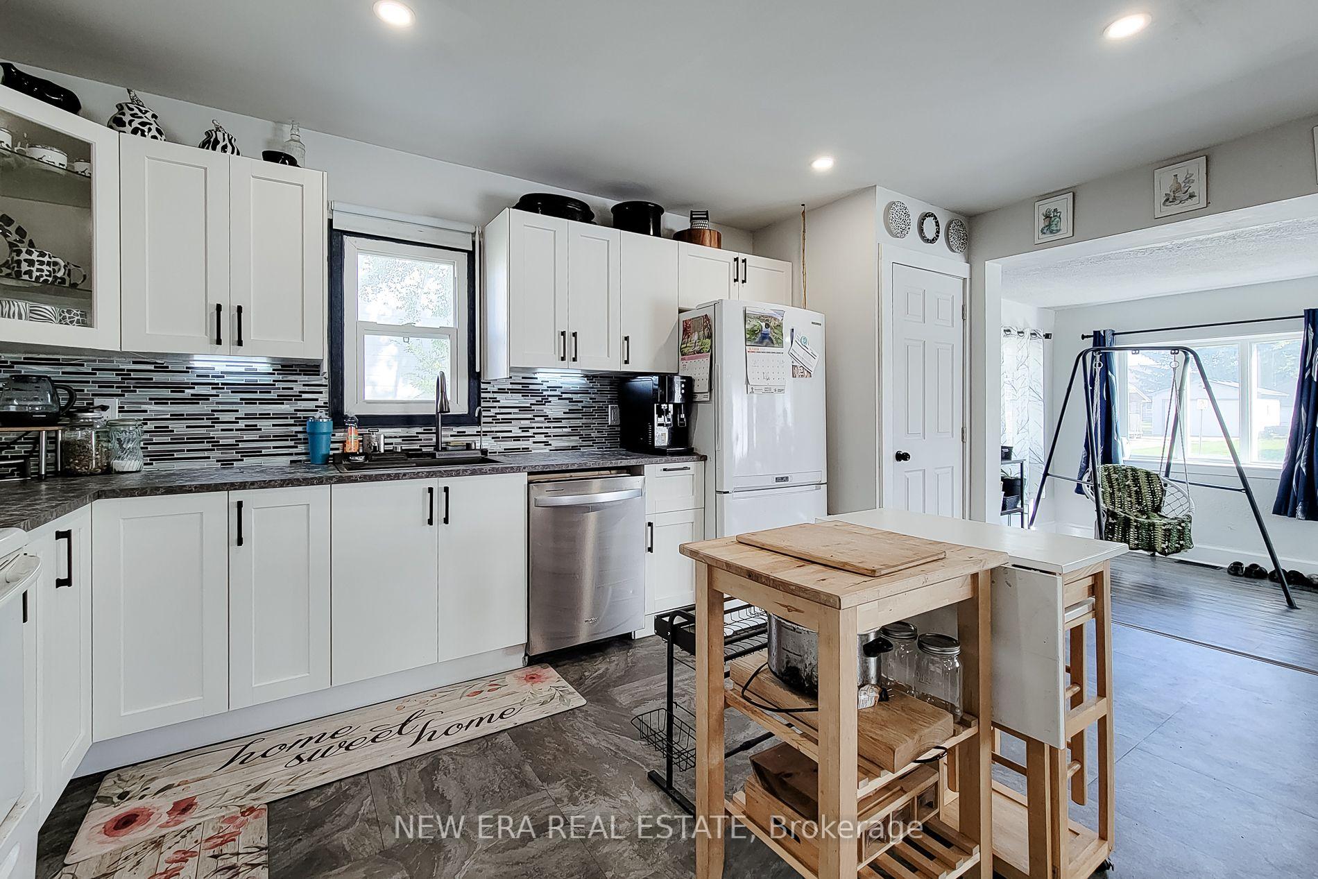 Photo 24 of 38 Clifford Avenue, Welland, Broadway — HOMEH