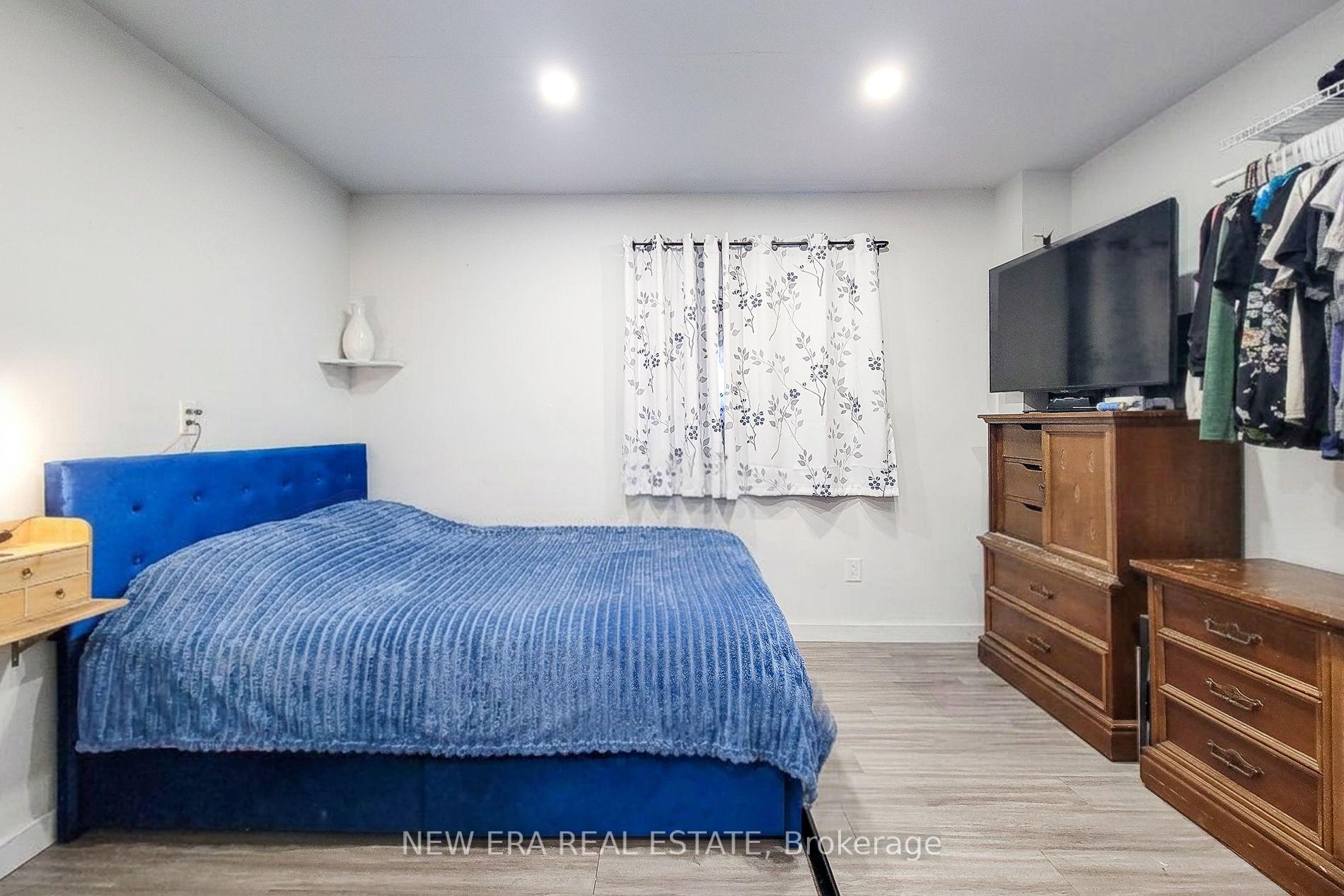 Photo 26 of 38 Clifford Avenue, Welland, Broadway — HOMEH
