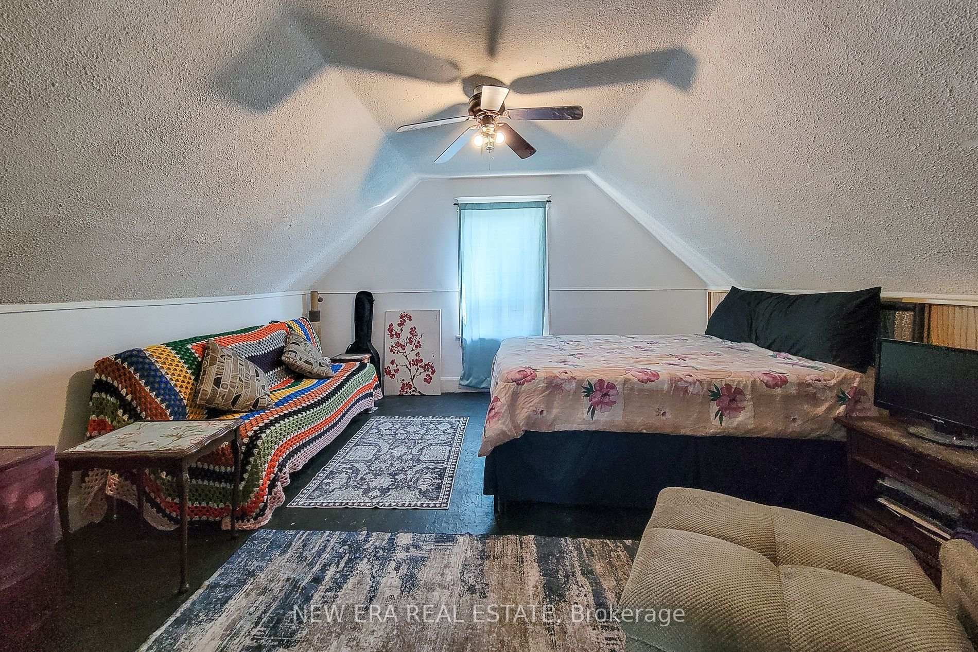 Photo 33 of 38 Clifford Avenue, Welland, Broadway — HOMEH