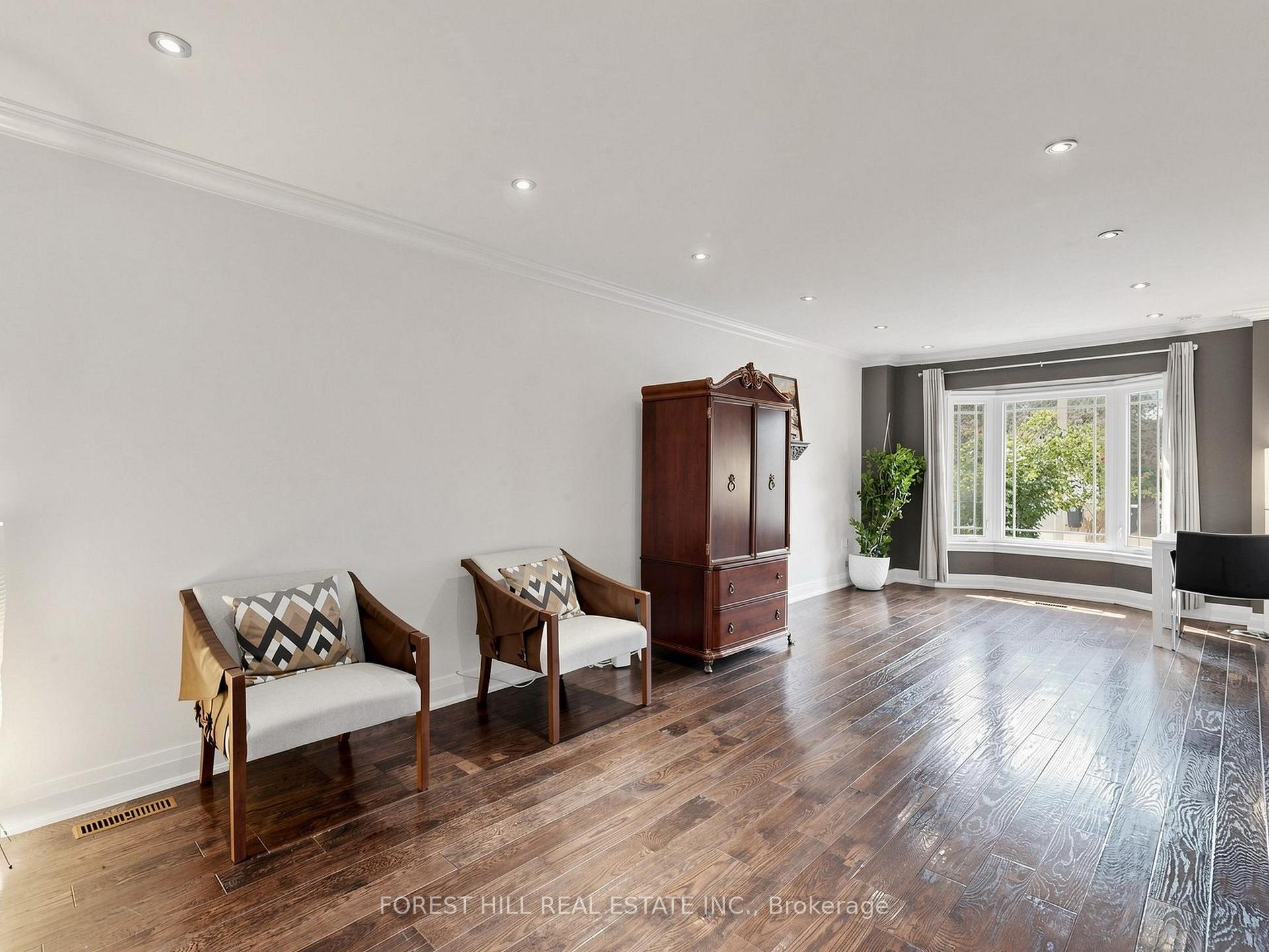 Photo 4 of 1631 Meadowfield Crescent, Mississauga, East Credit — HOMEH