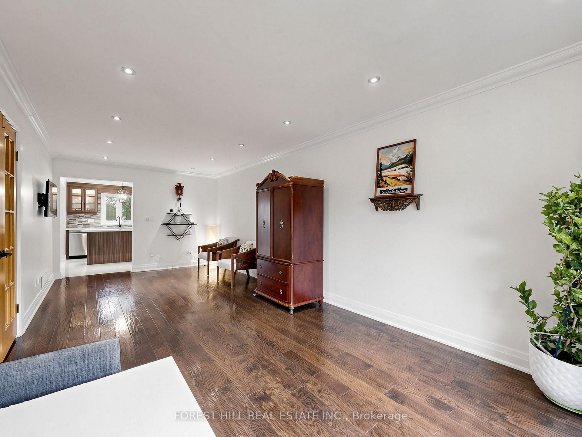 Photo 6 of 1631 Meadowfield Crescent, Mississauga, East Credit — HOMEH