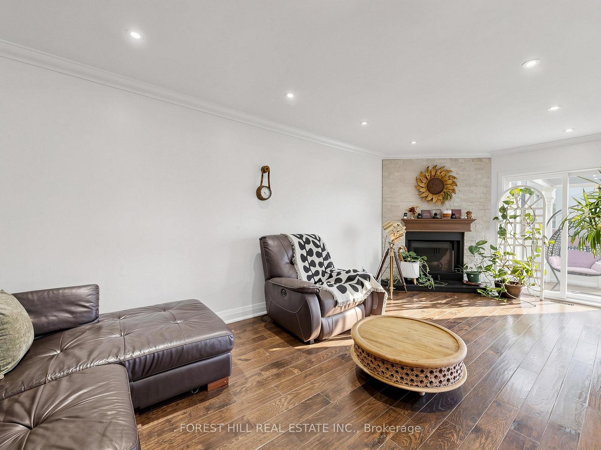 Photo 13 of 1631 Meadowfield Crescent, Mississauga, East Credit — HOMEH
