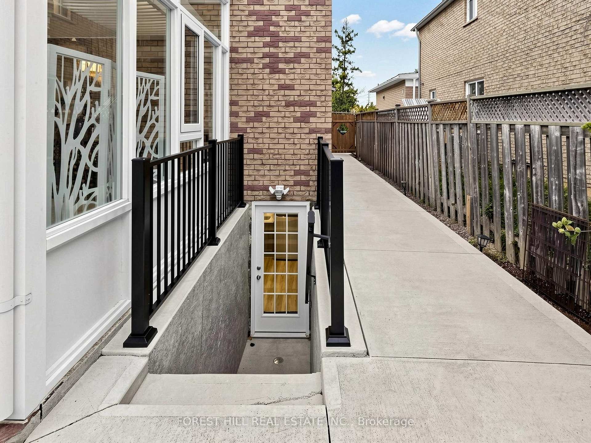 Photo 42 of 1631 Meadowfield Crescent, Mississauga, East Credit — HOMEH