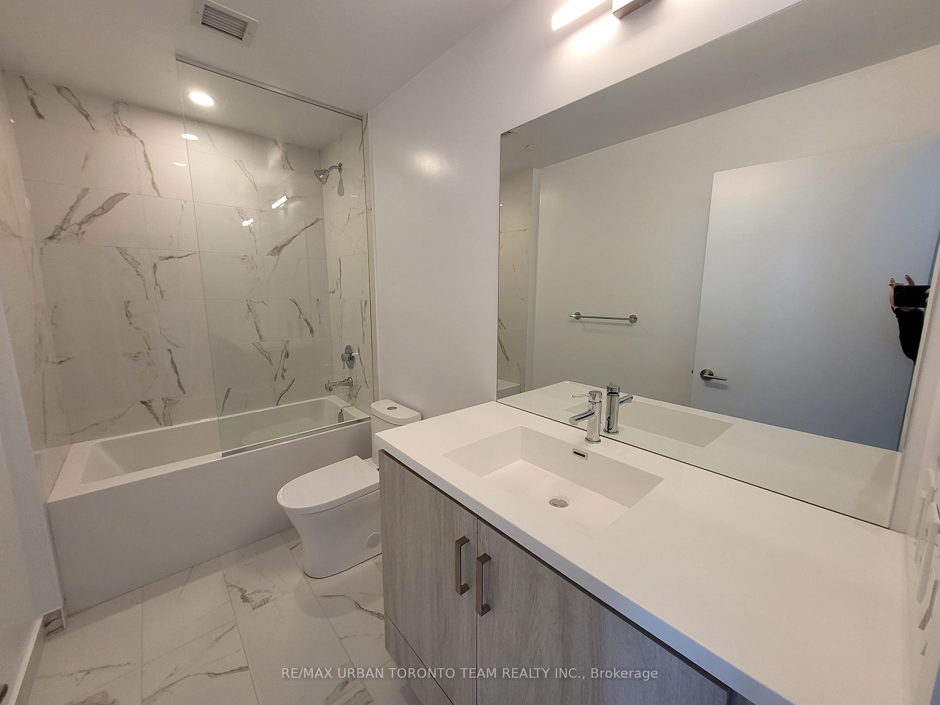 Photo 9 of Unit 1208, 60 Honeycrisp Crescent, Vaughan, Vaughan Corporate Centre — HOMEH