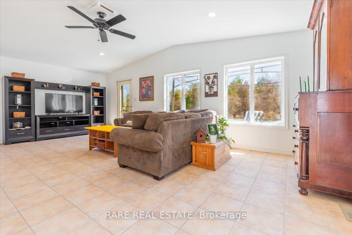 Photo 12 of 3679 McCarthy Drive, Clearview, Rural Clearview — HOMEH
