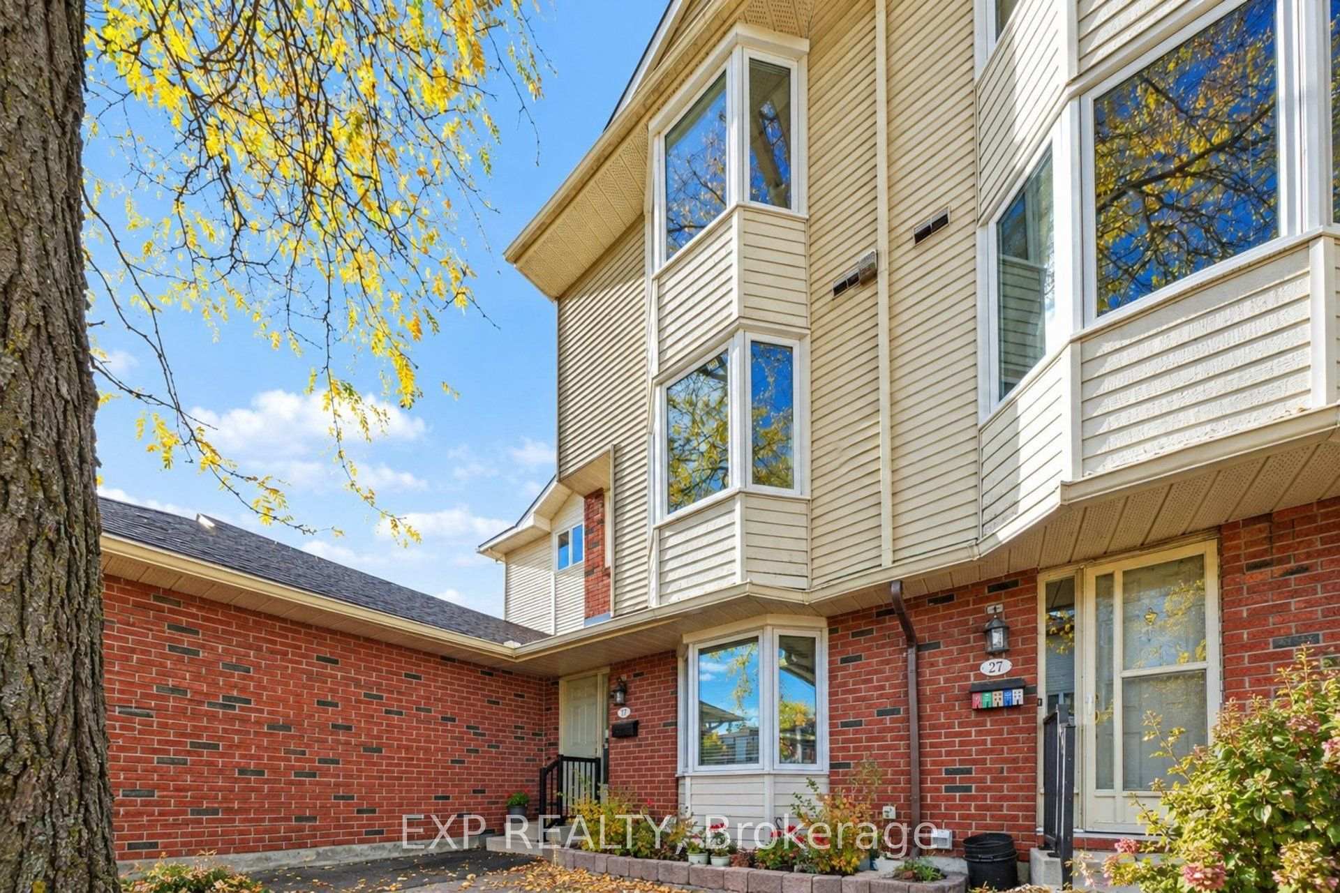 Photo 3 of Unit 23, 25 Haxby Private, Ottawa, Hunt Club Park/Greenboro — HOMEH