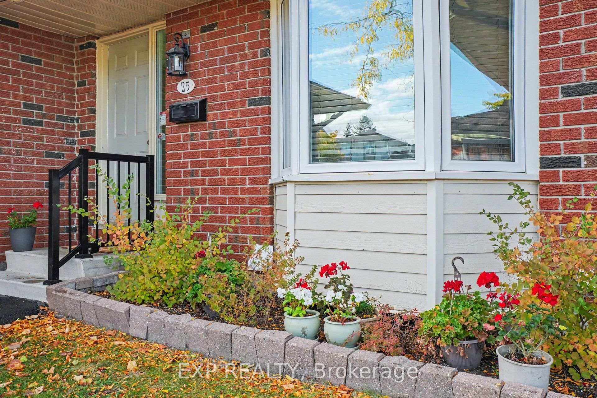 Photo 5 of Unit 23, 25 Haxby Private, Ottawa, Hunt Club Park/Greenboro — HOMEH