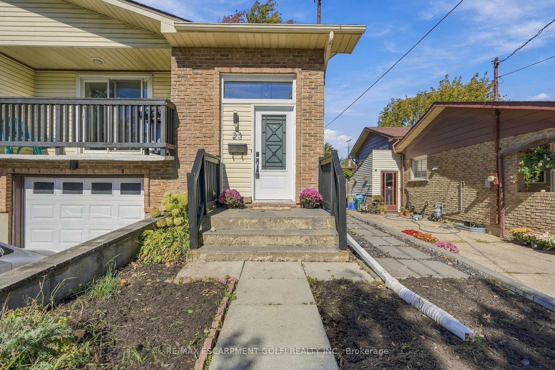 Photo 3 of 23 Green Maple Drive, St. Catharines, Secord Woods — HOMEH