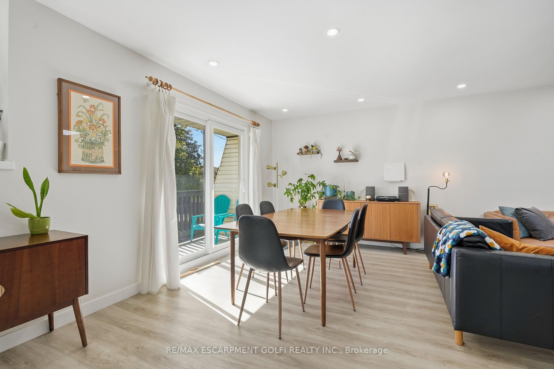 Photo 5 of 23 Green Maple Drive, St. Catharines, Secord Woods — HOMEH