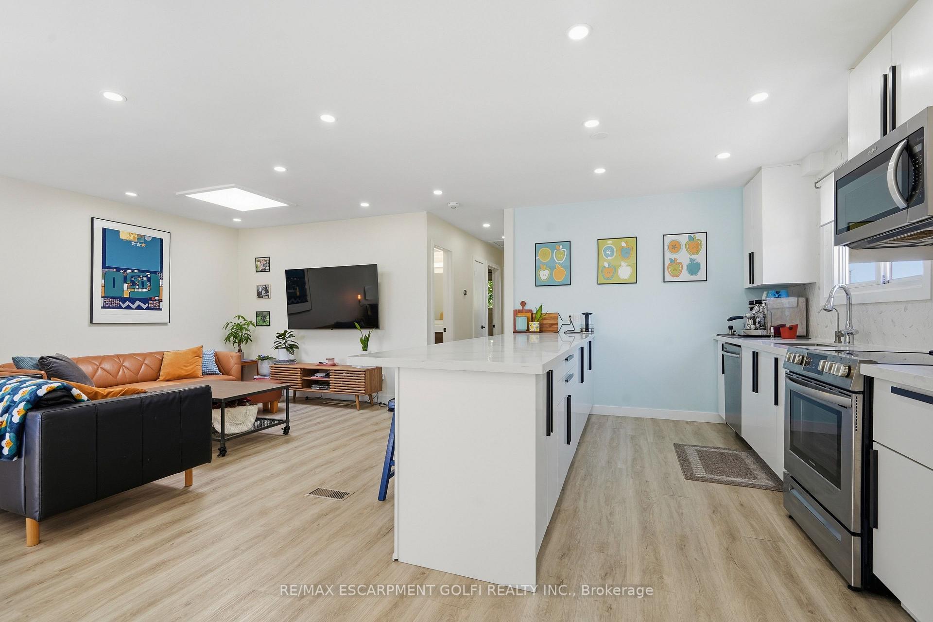 Photo 8 of 23 Green Maple Drive, St. Catharines, Secord Woods — HOMEH