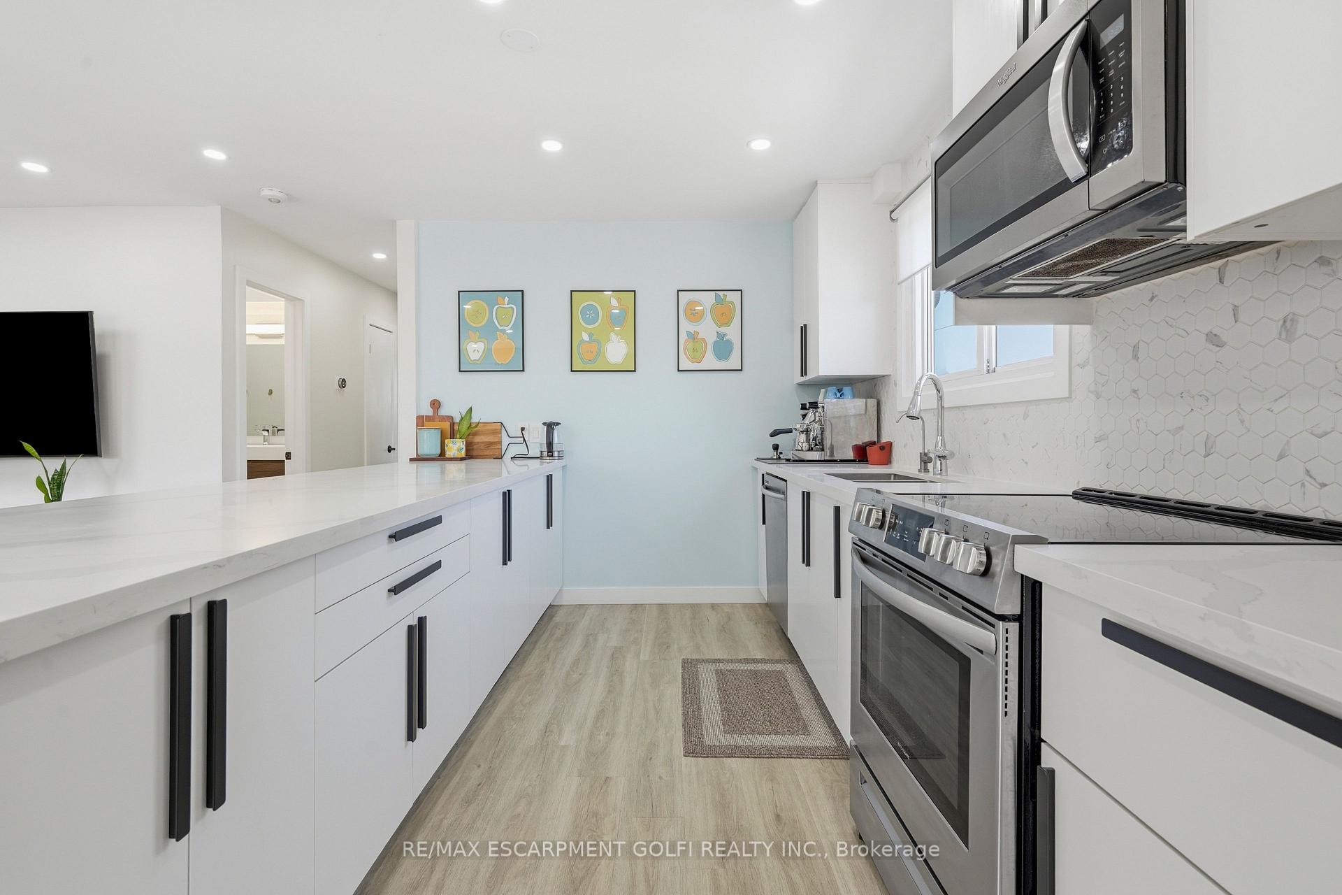 Photo 9 of 23 Green Maple Drive, St. Catharines, Secord Woods — HOMEH