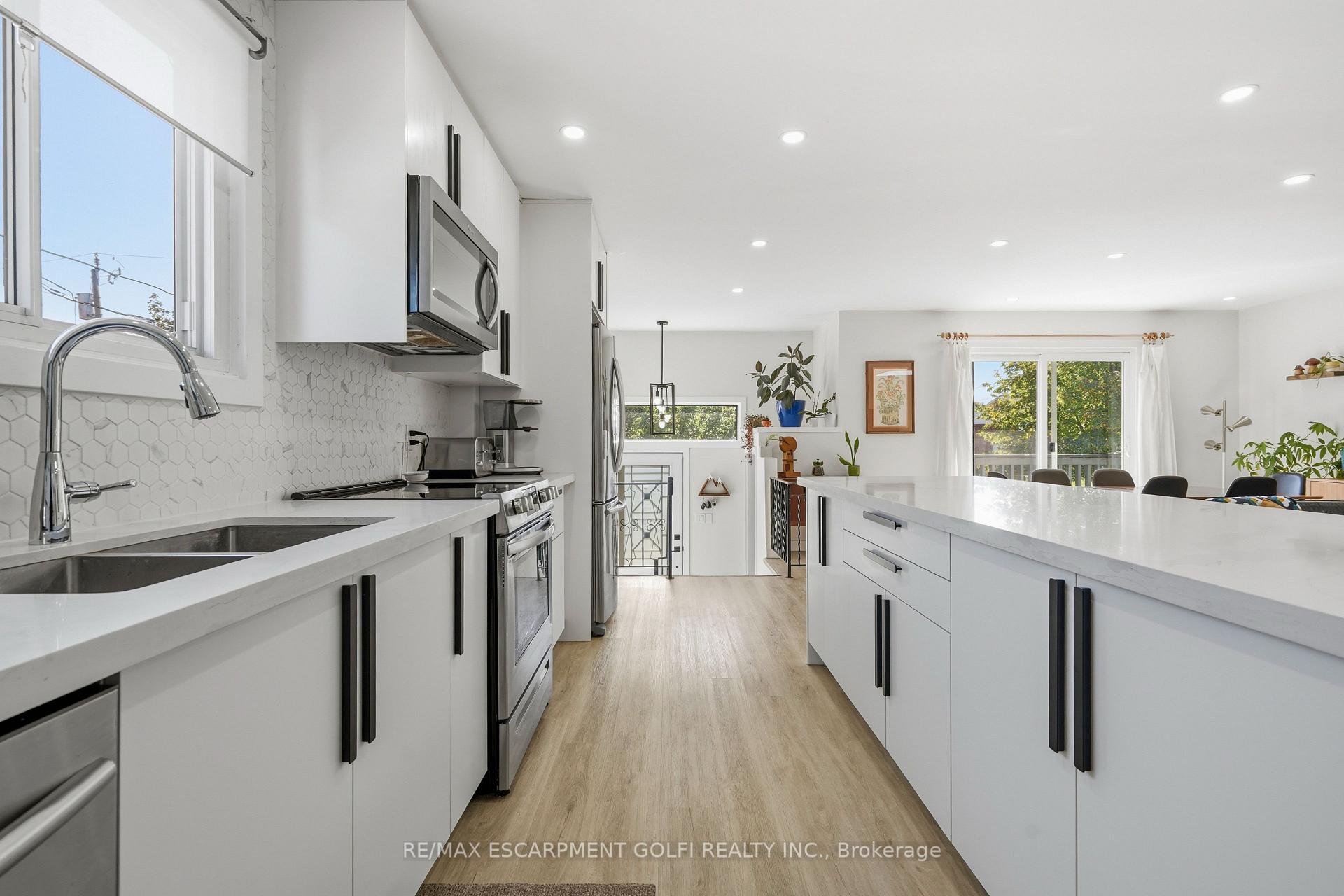 Photo 10 of 23 Green Maple Drive, St. Catharines, Secord Woods — HOMEH