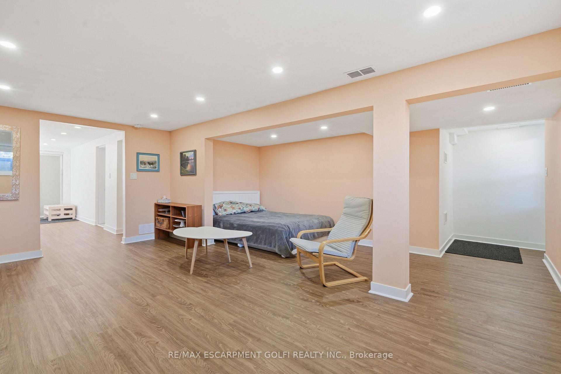 Photo 21 of 23 Green Maple Drive, St. Catharines, Secord Woods — HOMEH