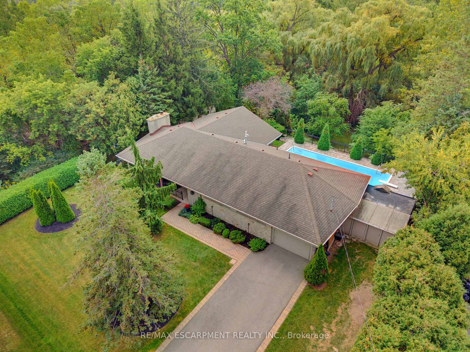 Photo 2 of 1316 Nevarc Drive, Burlington, Grindstone — HOMEH