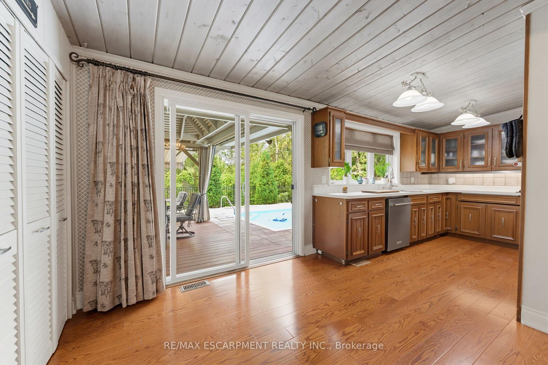 Photo 11 of 1316 Nevarc Drive, Burlington, Grindstone — HOMEH