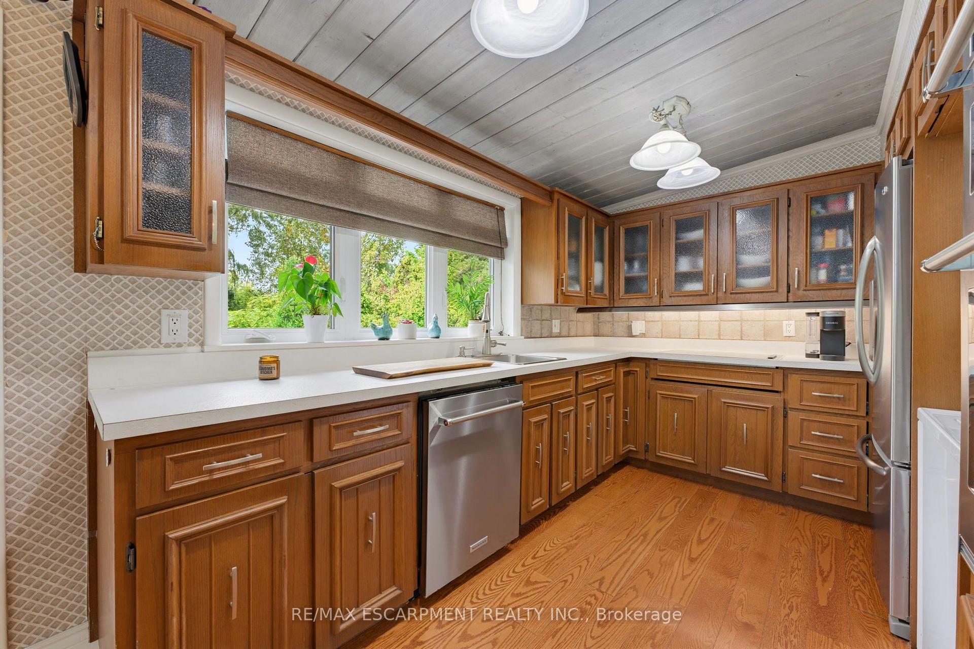 Photo 12 of 1316 Nevarc Drive, Burlington, Grindstone — HOMEH