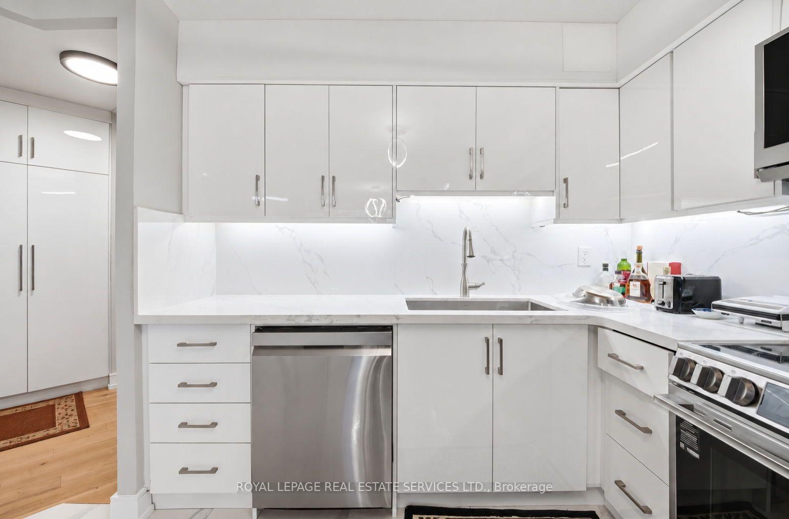 Photo 12 of Unit 1502, 75 Graydon Hall Drive, North York, Parkwoods-Donalda — HOMEH