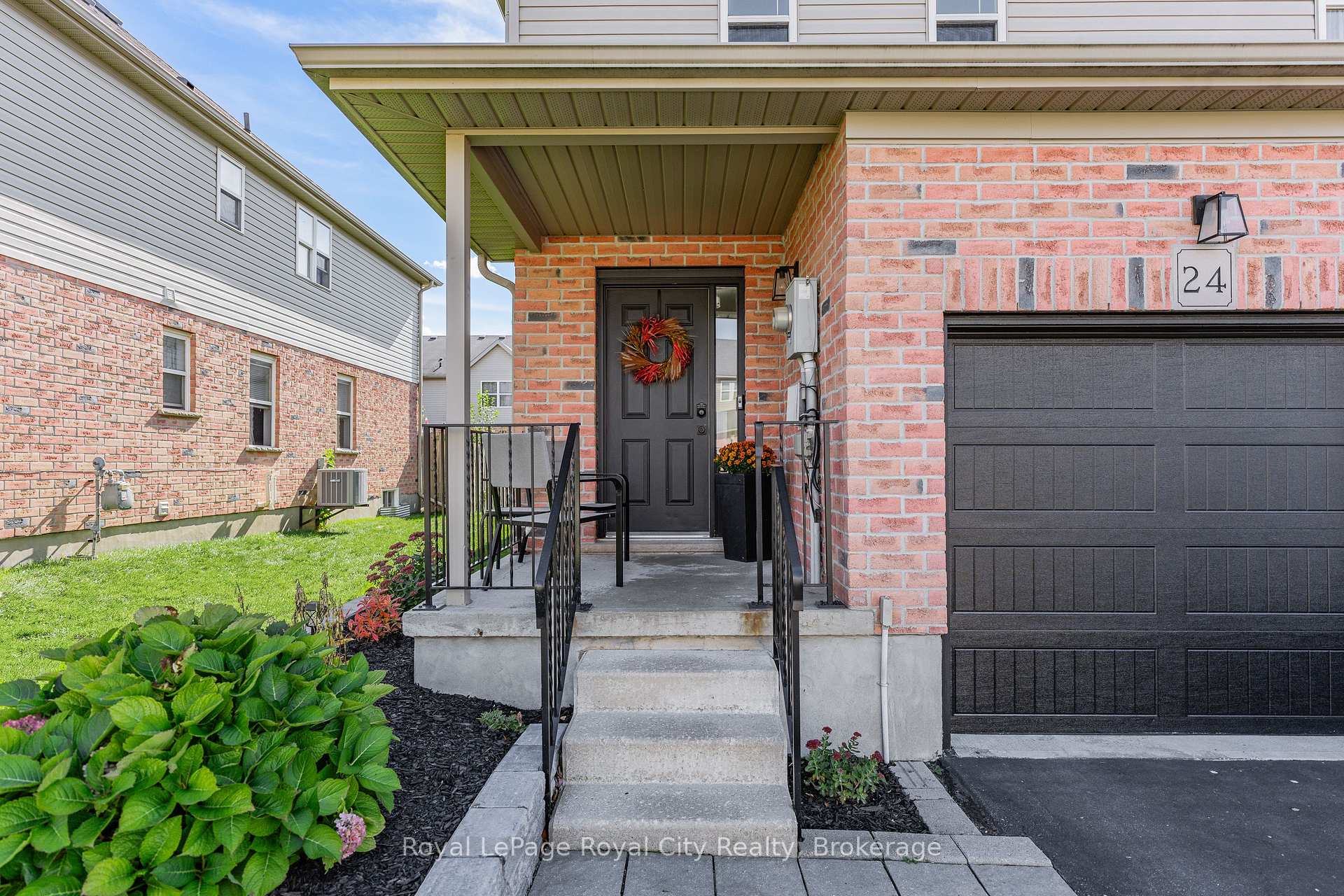 Photo 2 of 24 Brookfield Crescent, Kitchener, Country Hills West — HOMEH