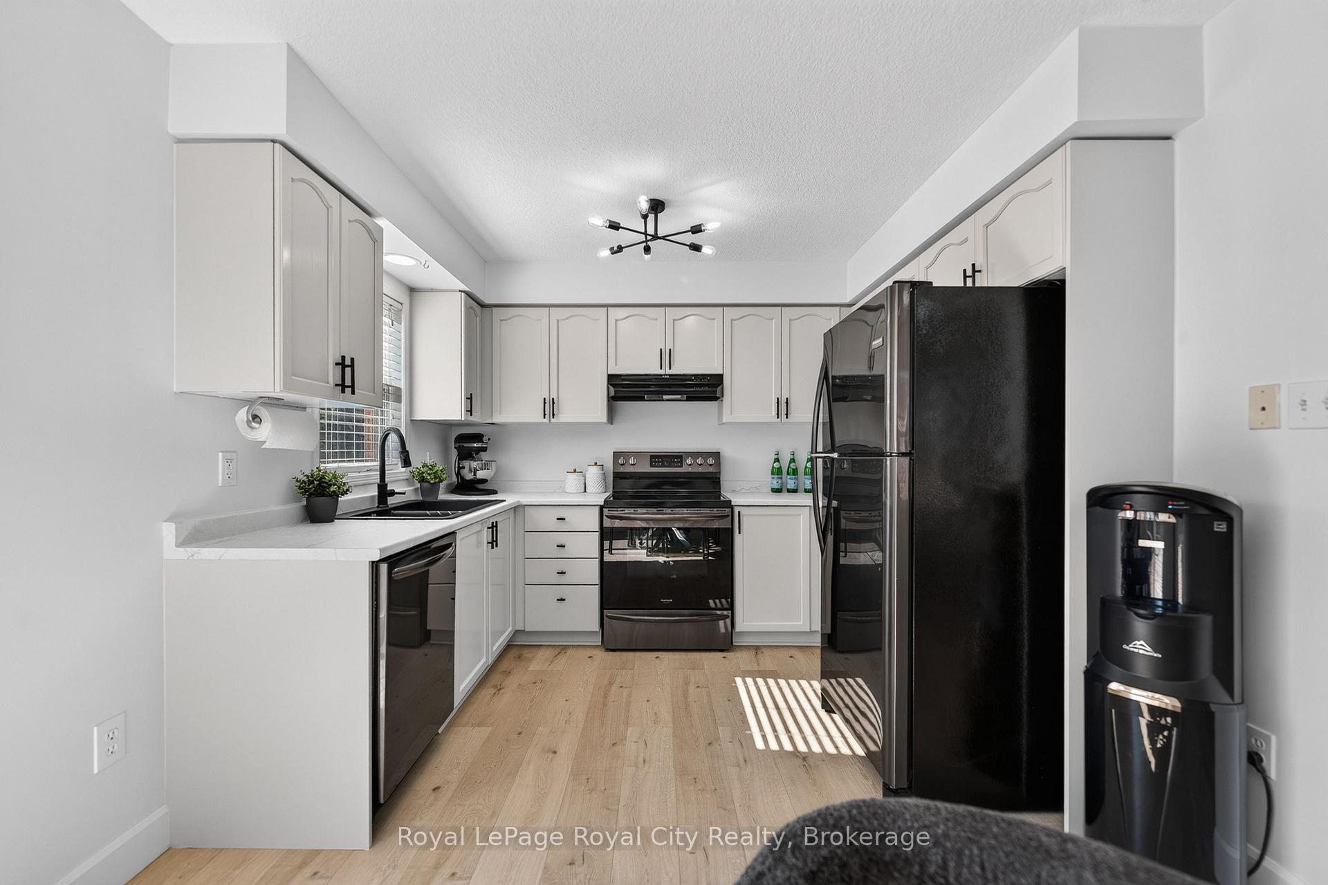 Photo 9 of 24 Brookfield Crescent, Kitchener, Country Hills West — HOMEH