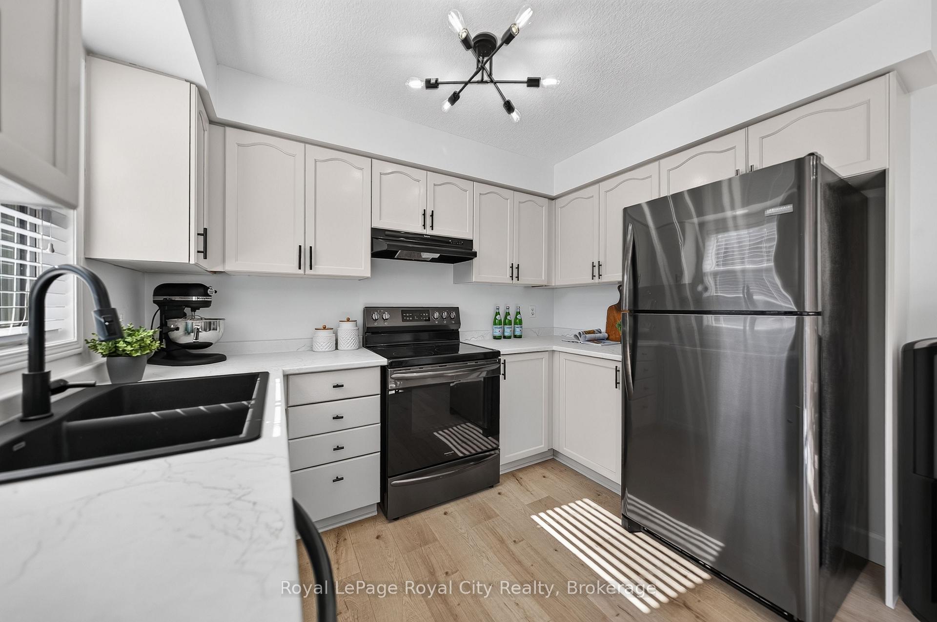 Photo 10 of 24 Brookfield Crescent, Kitchener, Country Hills West — HOMEH