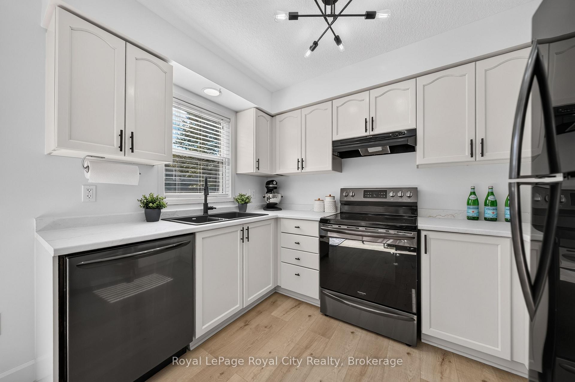 Photo 11 of 24 Brookfield Crescent, Kitchener, Country Hills West — HOMEH