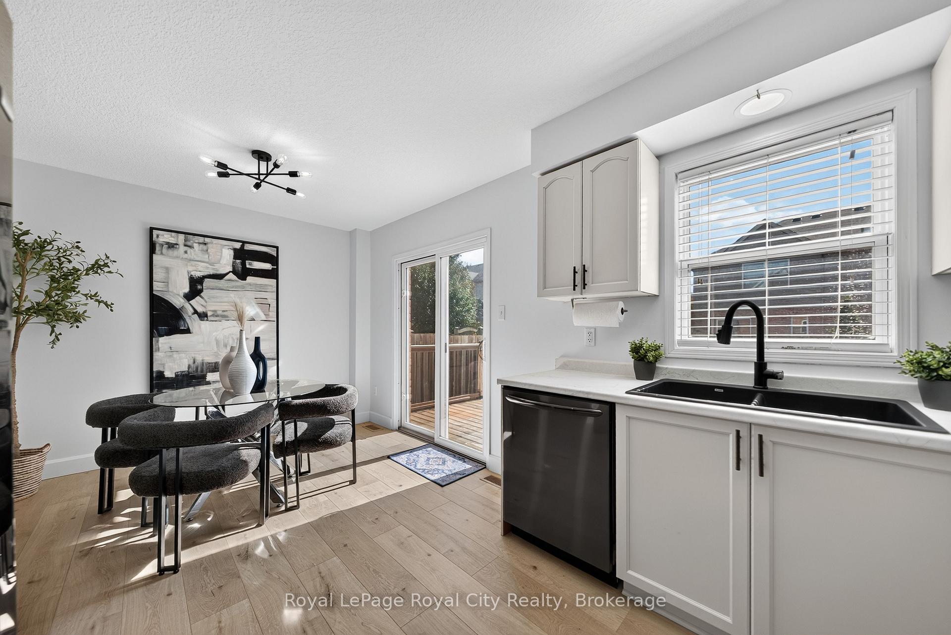 Photo 12 of 24 Brookfield Crescent, Kitchener, Country Hills West — HOMEH