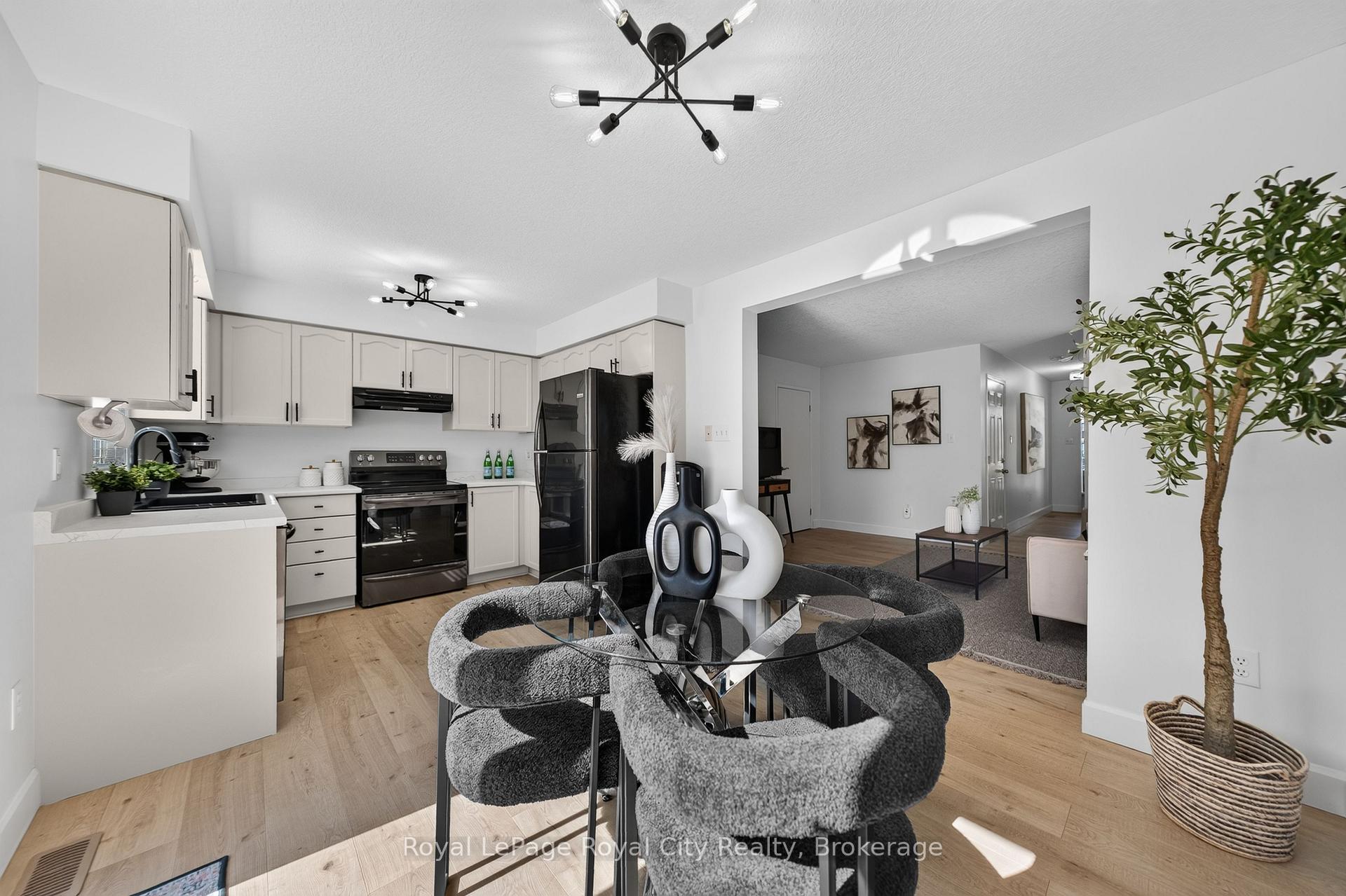 Photo 14 of 24 Brookfield Crescent, Kitchener, Country Hills West — HOMEH